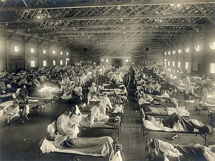 ​​Sürgősségi kórház a kansasi Funston-táborban az 1918-as spanyolnátha idején 